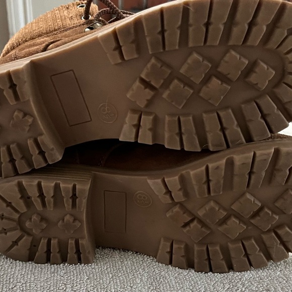 Fall Winter Boots sweater collar leatherVibram soles Size 8 1/2 Universal Thread - Picture 7 of 8